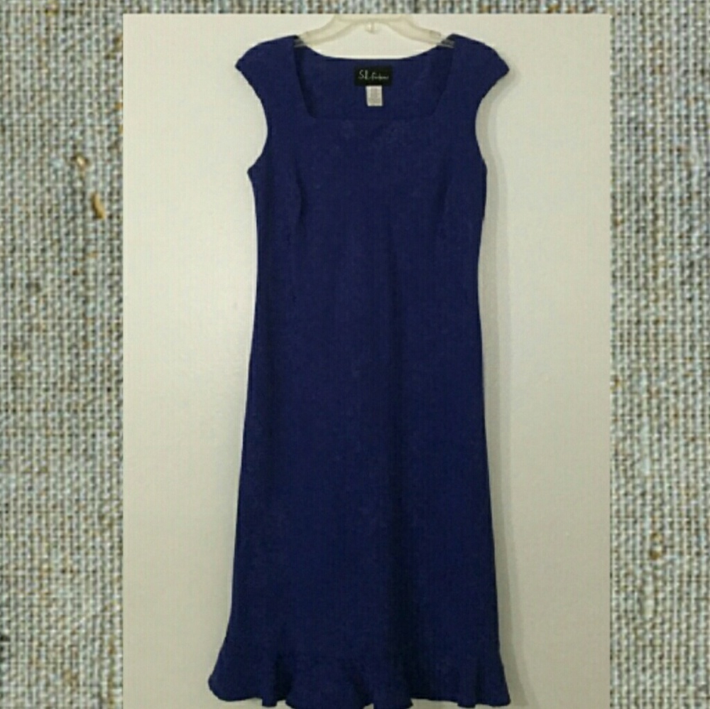 Elegant Flowey Evening Dress - Picture 4 of 6